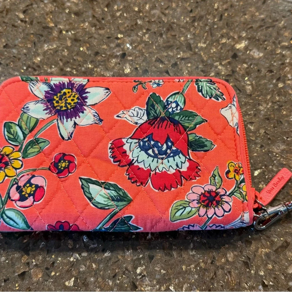 Vera Bradley RFID Quilted Floral Wristlet Wallet - Coral Pink Floral Print NWT - Picture 3 of 5